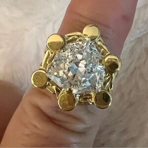 Sorrelli gold tone crystal adjustable ring will fit size 5 to 7.5